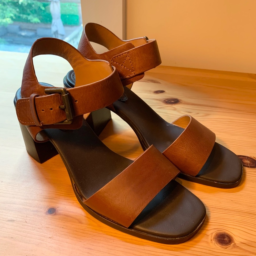 Clarks Landra 70 Brown Leather Sandal Hells